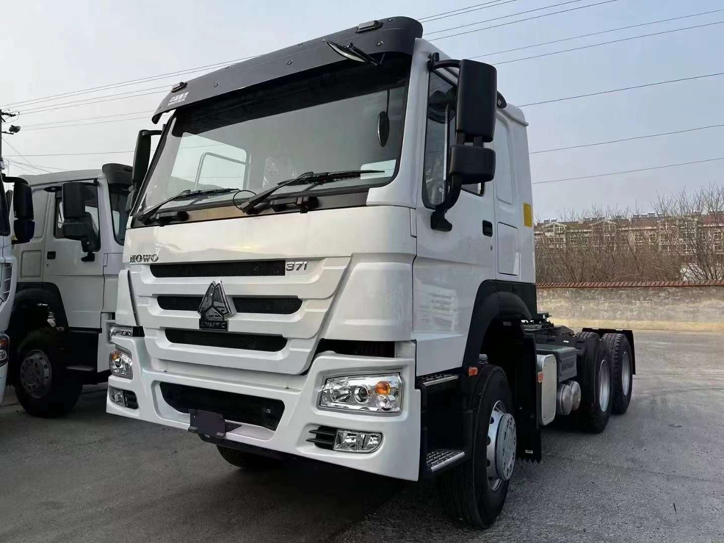 SINOTRUK HOWO 10 WHEELERS TRUCK TRAKTOR ÄR REDO FÖR SÄNDNING