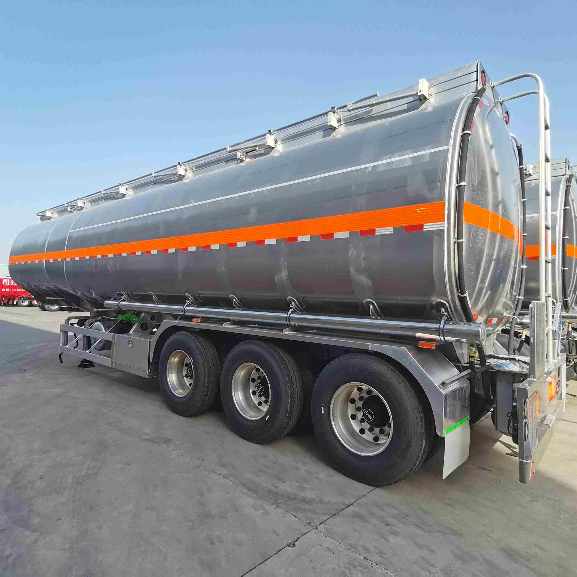 Hot försäljning 40cbm 3 axlade aluminium tank semitrailers