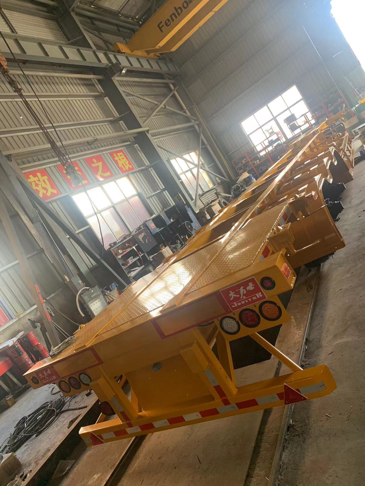 Ny modell av Gooseneck Skeleton Semi Trailer kommer att skickas inom kort